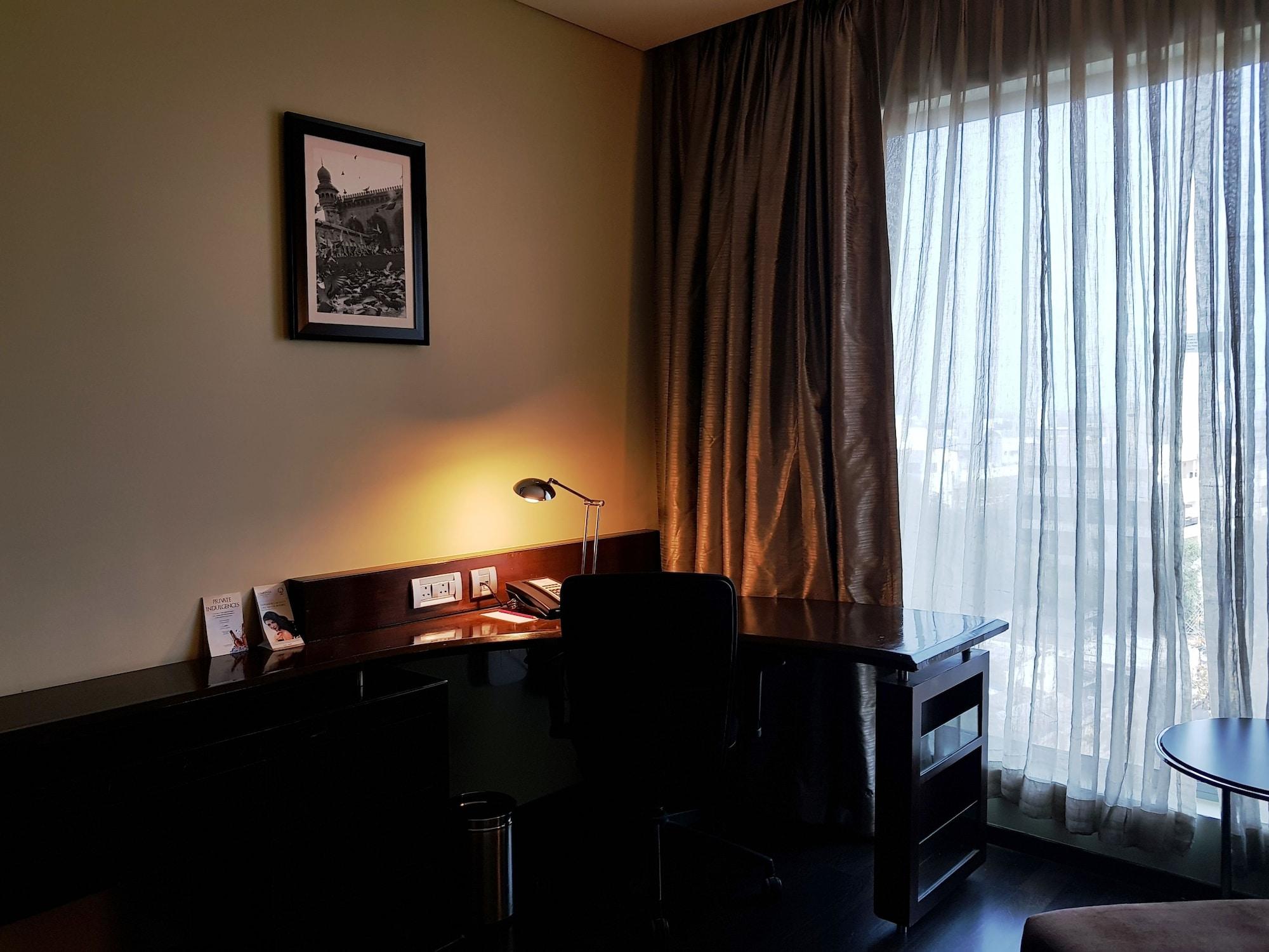 Vivanta Hyderabad, Begumpet Bagian luar foto A room at the Taj Bengal