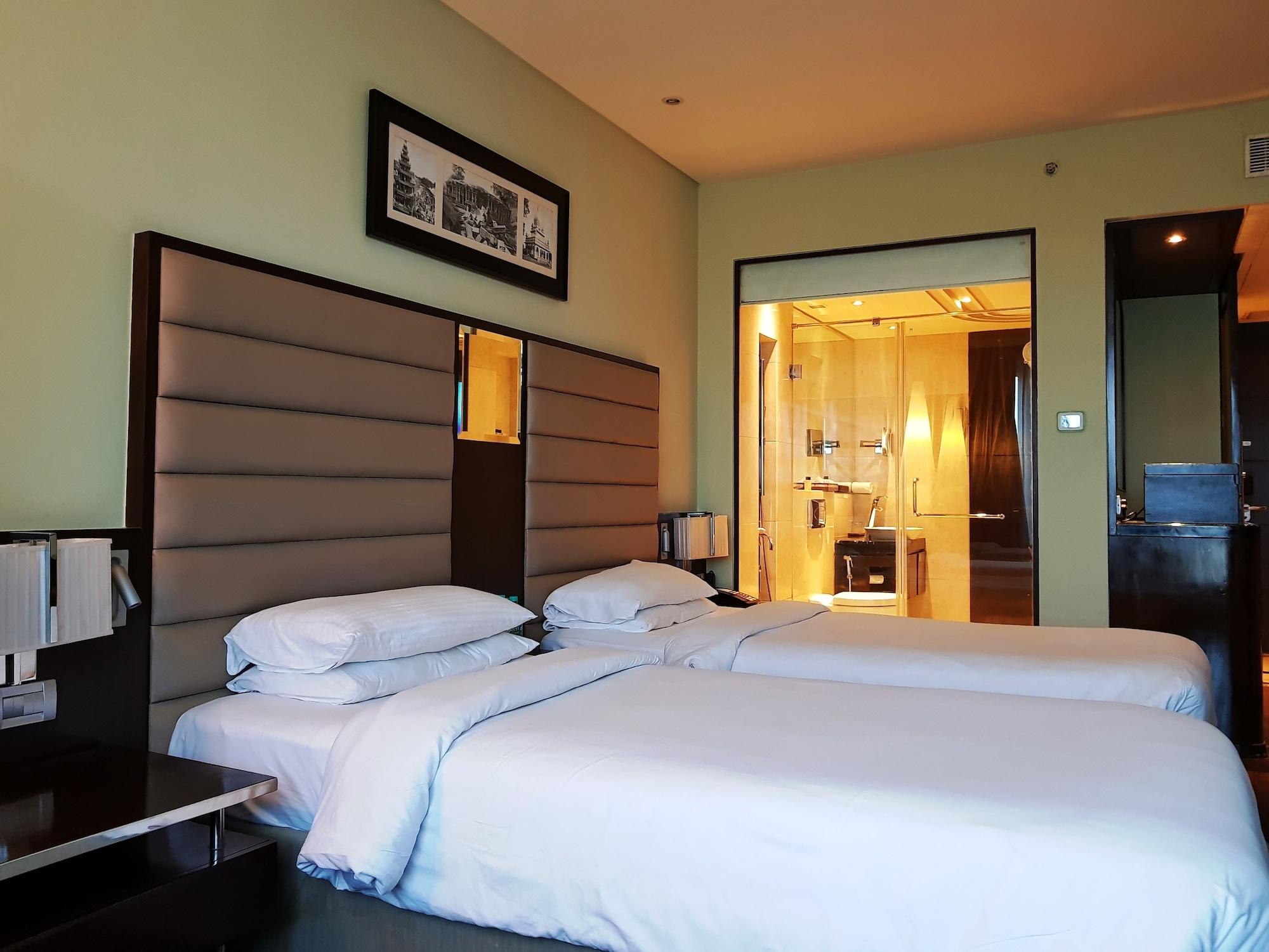 Vivanta Hyderabad, Begumpet Bagian luar foto A room at the hotel