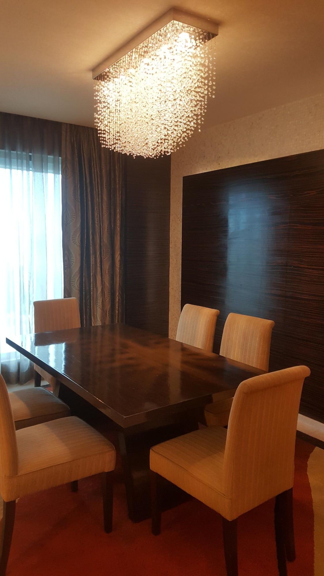 Vivanta Hyderabad, Begumpet Bagian luar foto A meeting room at the hotel