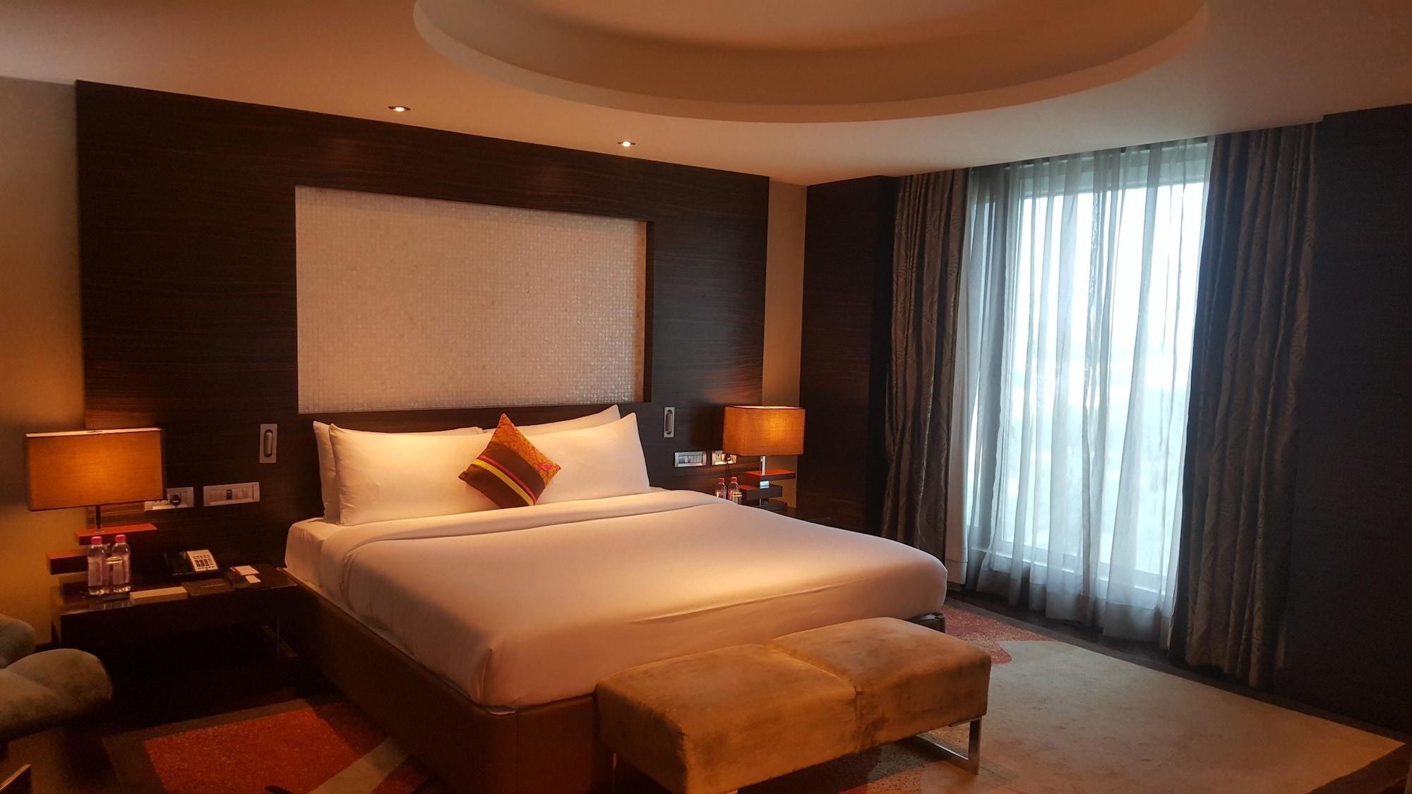 Vivanta Hyderabad, Begumpet Bagian luar foto A bedroom at the Taj Bengal