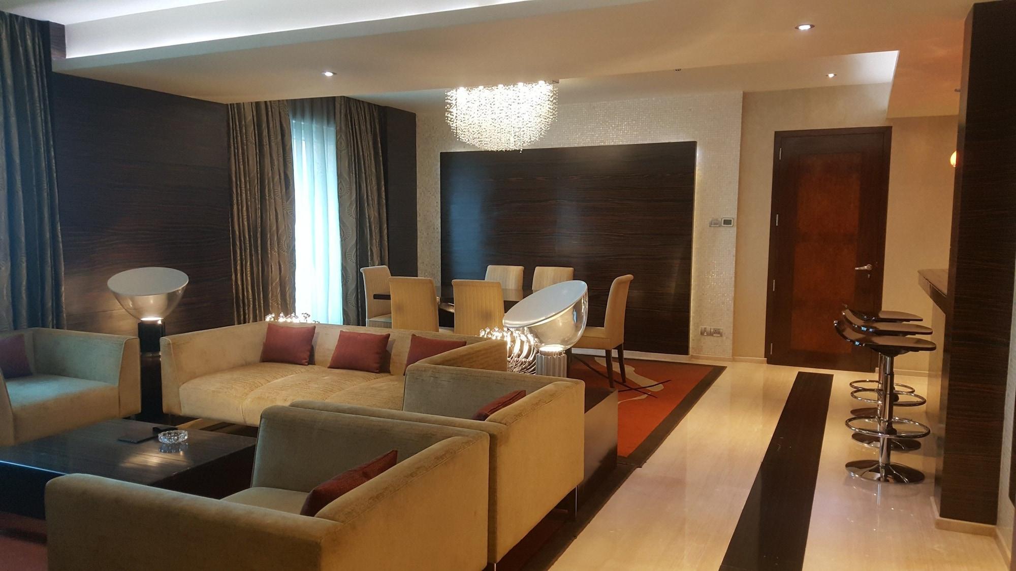 Vivanta Hyderabad, Begumpet Bagian luar foto A living room in a suite at the Ritz-Carlton, DIFC