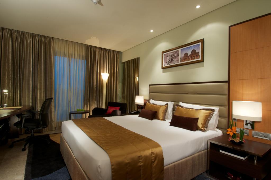 Vivanta Hyderabad, Begumpet Bagian luar foto A room at the Taj Bengal