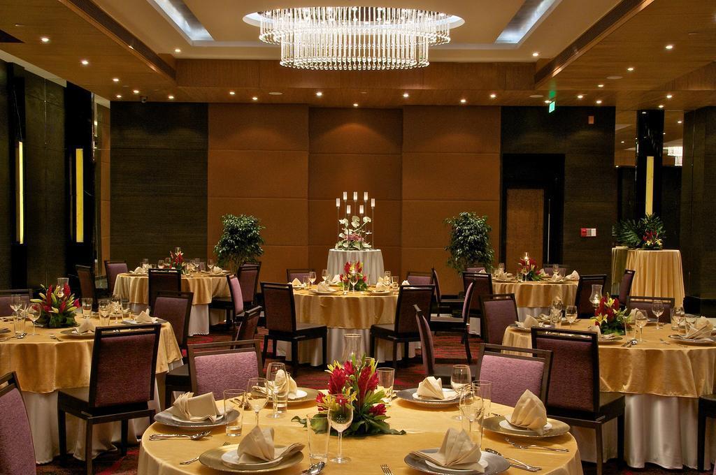 Vivanta Hyderabad, Begumpet Bagian luar foto The Imperial Hall