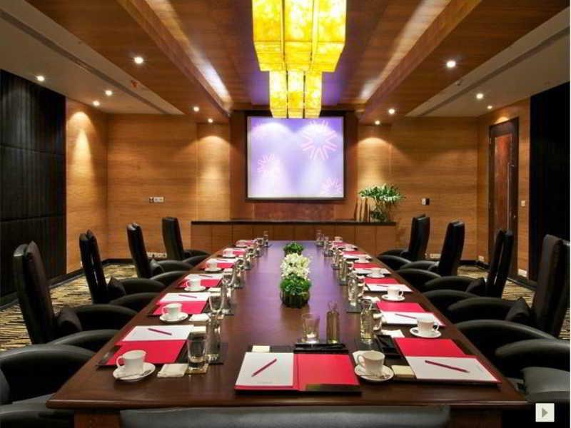 Vivanta Hyderabad, Begumpet Bagian luar foto Boardroom
