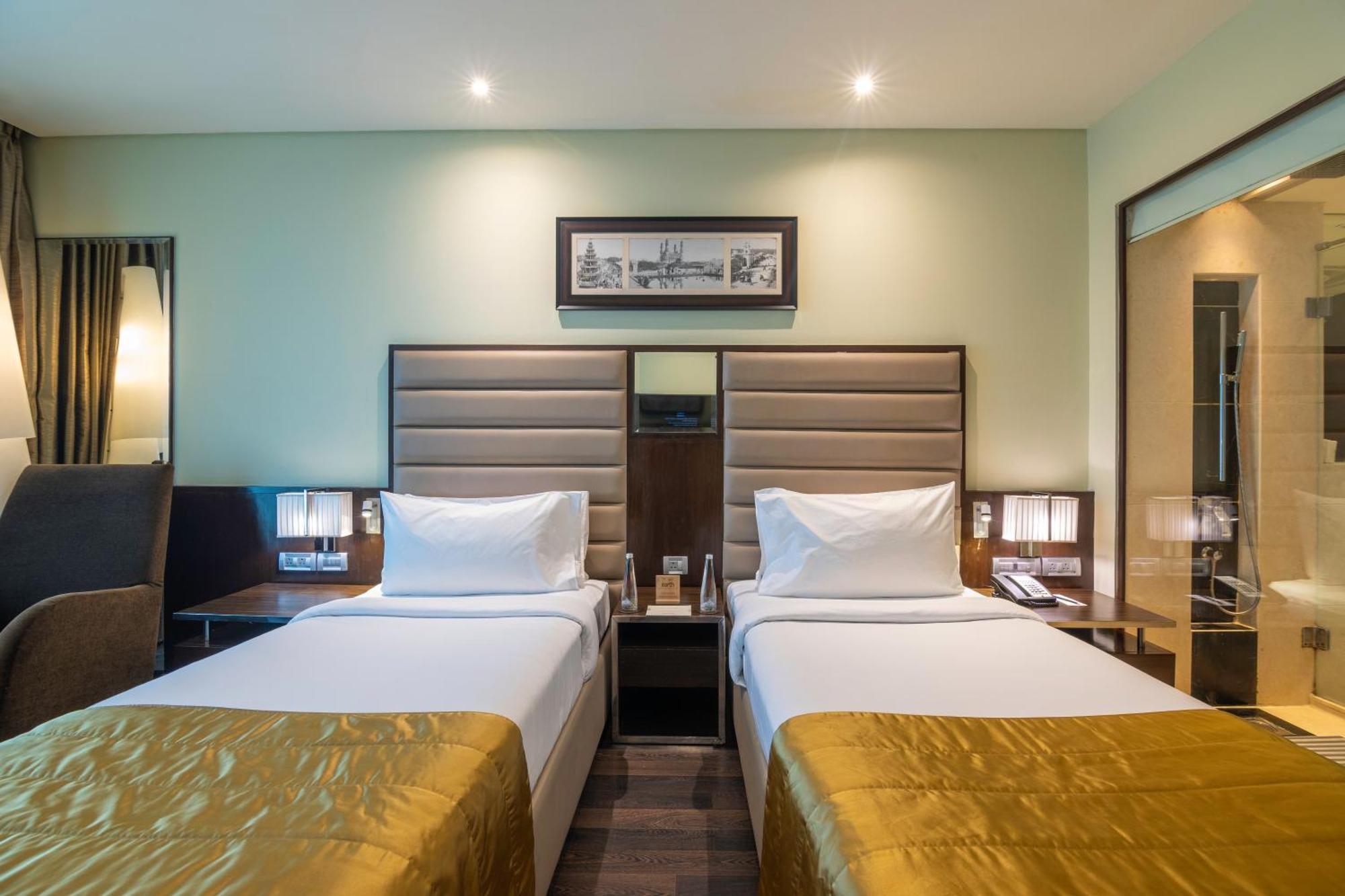 Vivanta Hyderabad, Begumpet Bagian luar foto Deluxe Room
