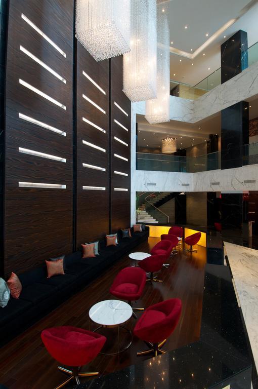Vivanta Hyderabad, Begumpet Bagian luar foto The interior of the lounge