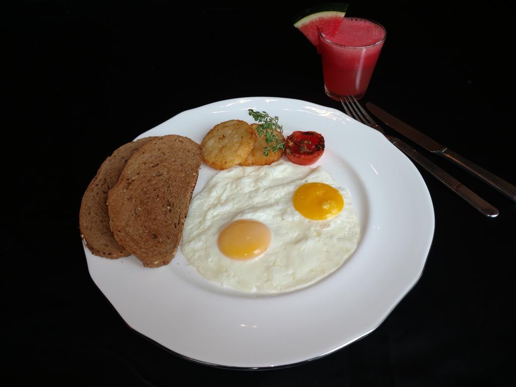 Vivanta Hyderabad, Begumpet Bagian luar foto A plate of sunny-side-up eggs
