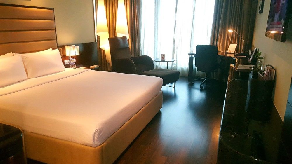 Vivanta Hyderabad, Begumpet Bagian luar foto A room at the hotel
