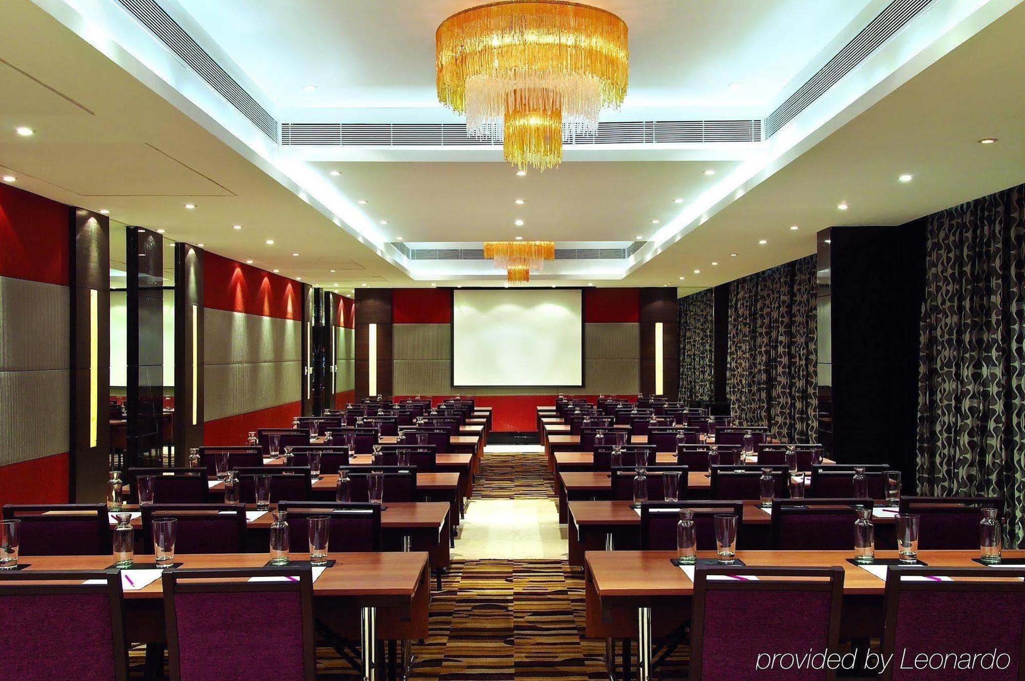 Vivanta Hyderabad, Begumpet Fasilitas foto The Royal Conference Hall