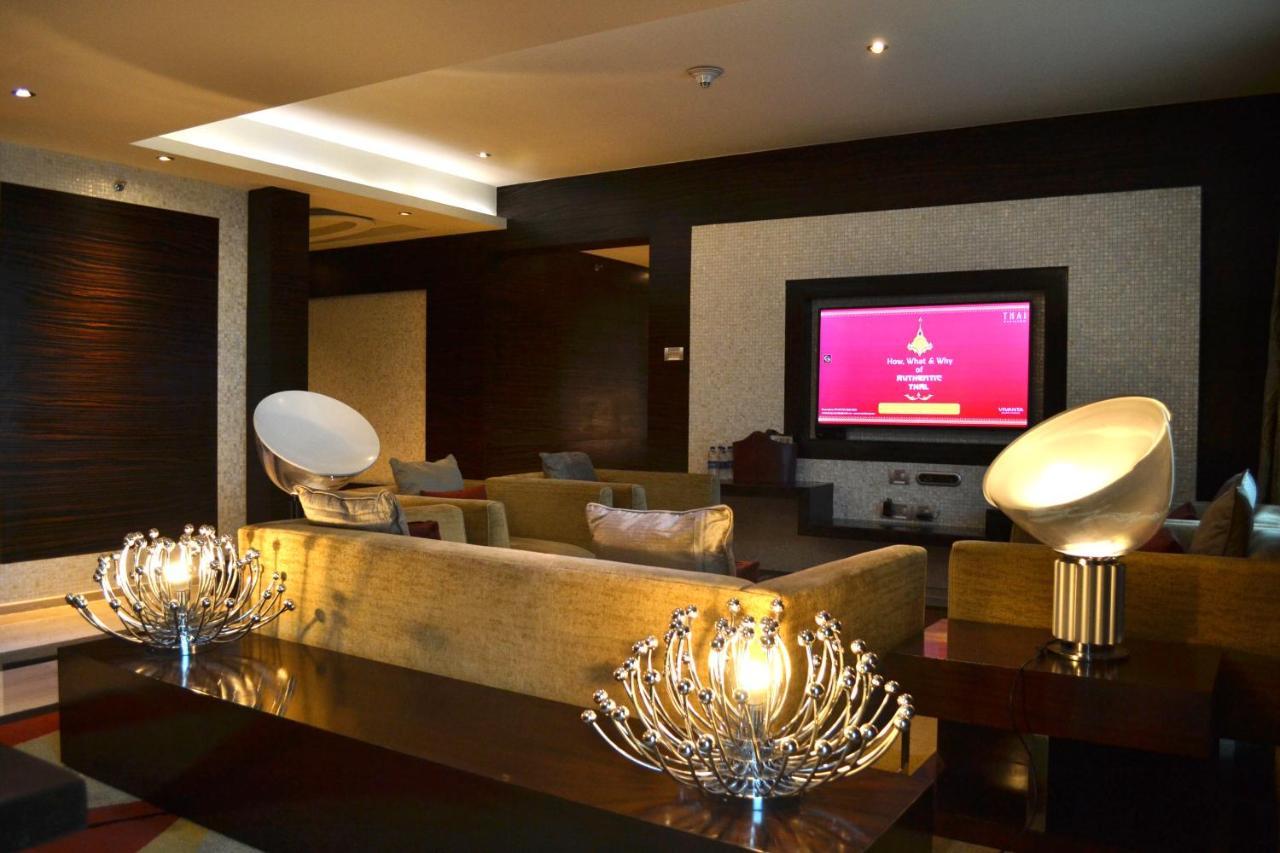 Vivanta Hyderabad, Begumpet Bagian luar foto The lounge at Cape Town International Airport
