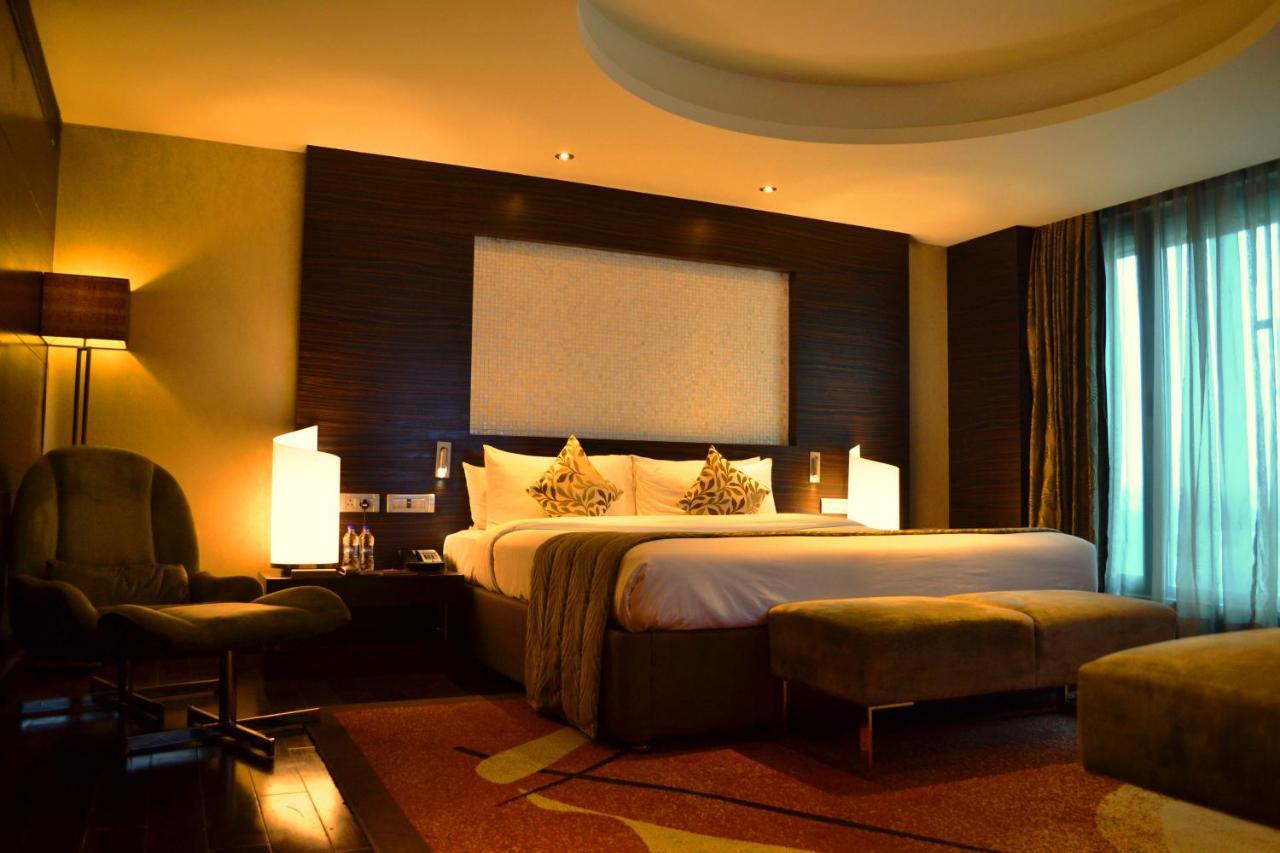 Vivanta Hyderabad, Begumpet Bagian luar foto