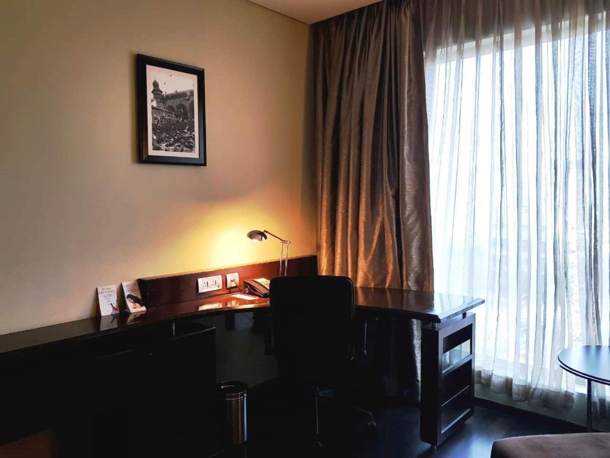 Vivanta Hyderabad, Begumpet Bagian luar foto A room at the Taj Bengal
